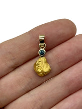 Load image into Gallery viewer, Natural Gold Nugget and Parti Sapphire Pendant