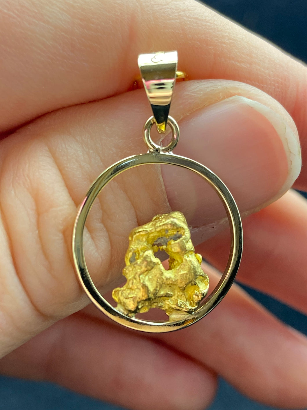 Natural Gold Nugget with 9ct Med Circle Pendant